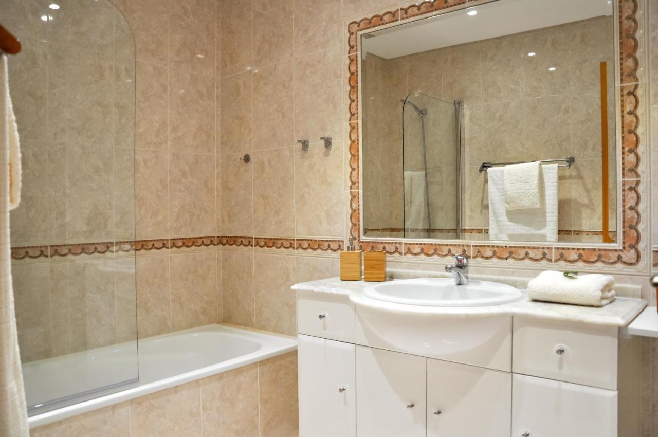 Lovelystay - 2Br Modern, Pool Access, Close To Marina & Beach Quarteira Dış mekan fotoğraf