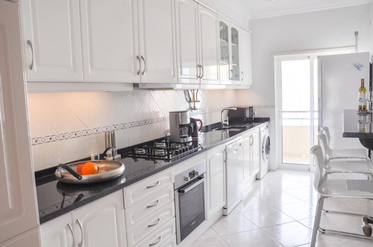 Lovelystay - 2Br Modern, Pool Access, Close To Marina & Beach Quarteira Dış mekan fotoğraf